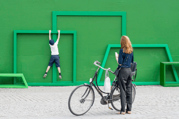 Intersections city street furniture aims to create a social and interactive place in the city center.