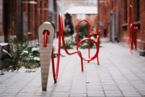 The "Nitka" multifunctional installation in Łódź celebrates textile heritage, linking cultural and social spaces with an interactive design.