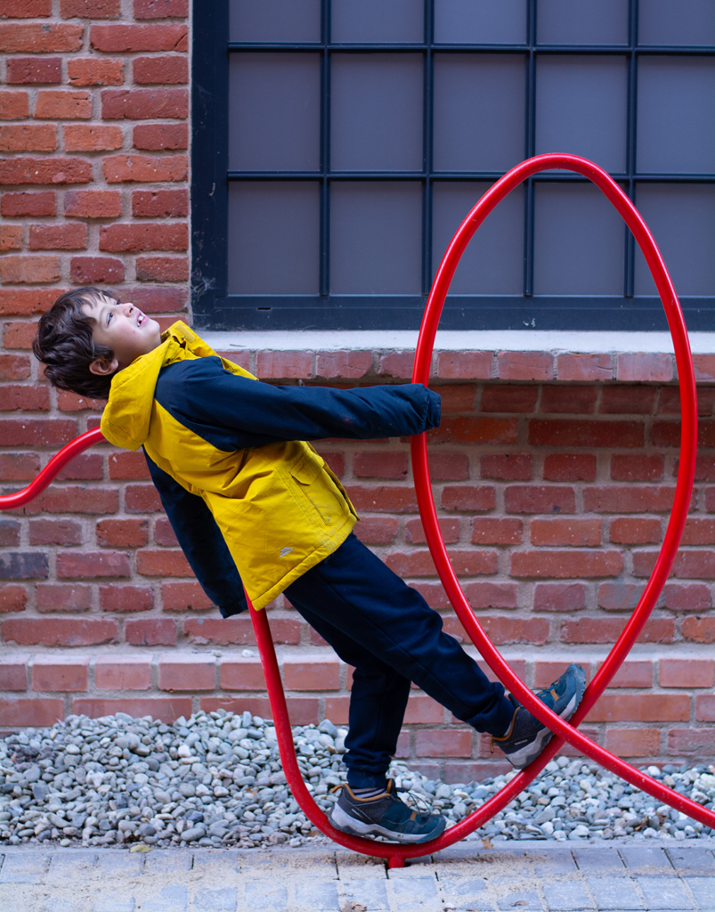 The "Nitka" multifunctional installation in Łódź celebrates textile heritage, linking cultural and social spaces with an interactive design.