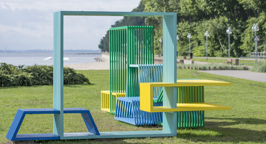 This permanent installation of Intersections, made from powder-coated stainless steel, was placed on the Feliks Nowowiejski Seaside Boulevard in Gdynia, Poland in the summer of 2016. The installation was commissioned by Gdynia Design Center as part of the project â€˜Grass to the pointâ€™, which aims to create a recreational trail leading through the green squares and parks of Gdynia, in which Intersections will take its permanent place.