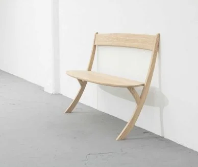 Leaning bench